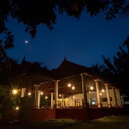 Palmgrove Lake Resort Alappuzha ภายนอก รูปภาพ