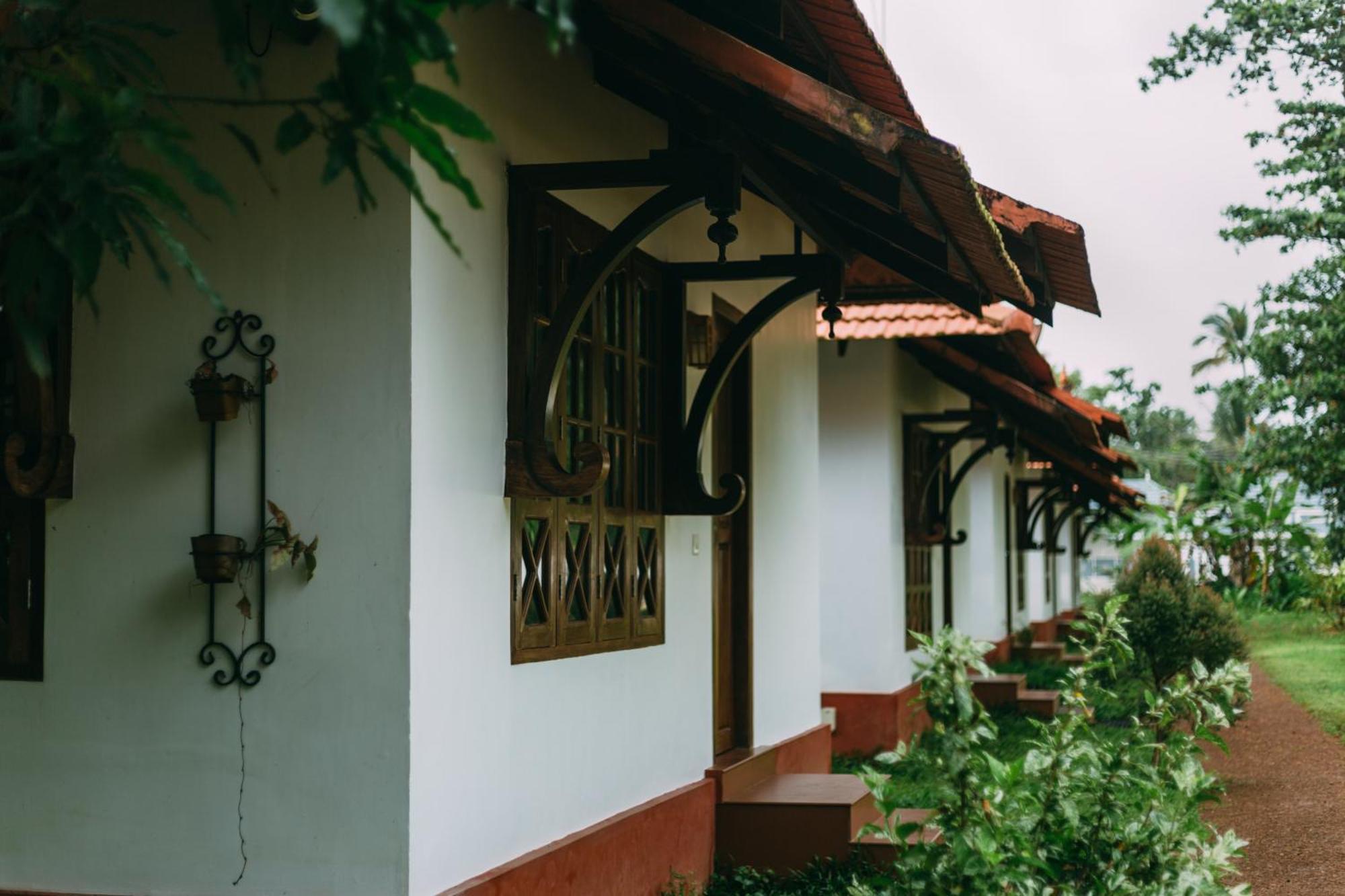 Palmgrove Lake Resort Alappuzha ภายนอก รูปภาพ