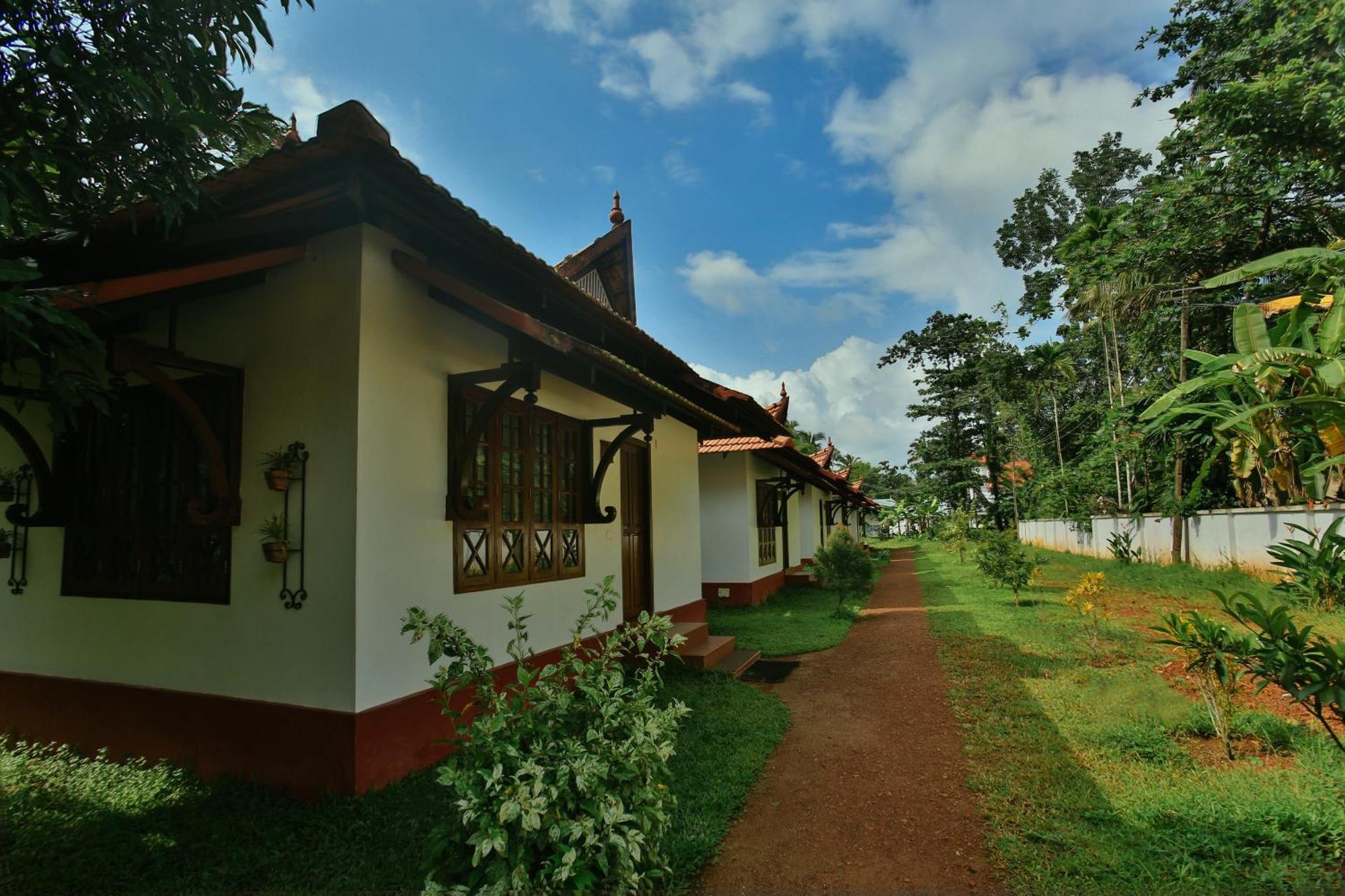 Palmgrove Lake Resort Alappuzha ภายนอก รูปภาพ