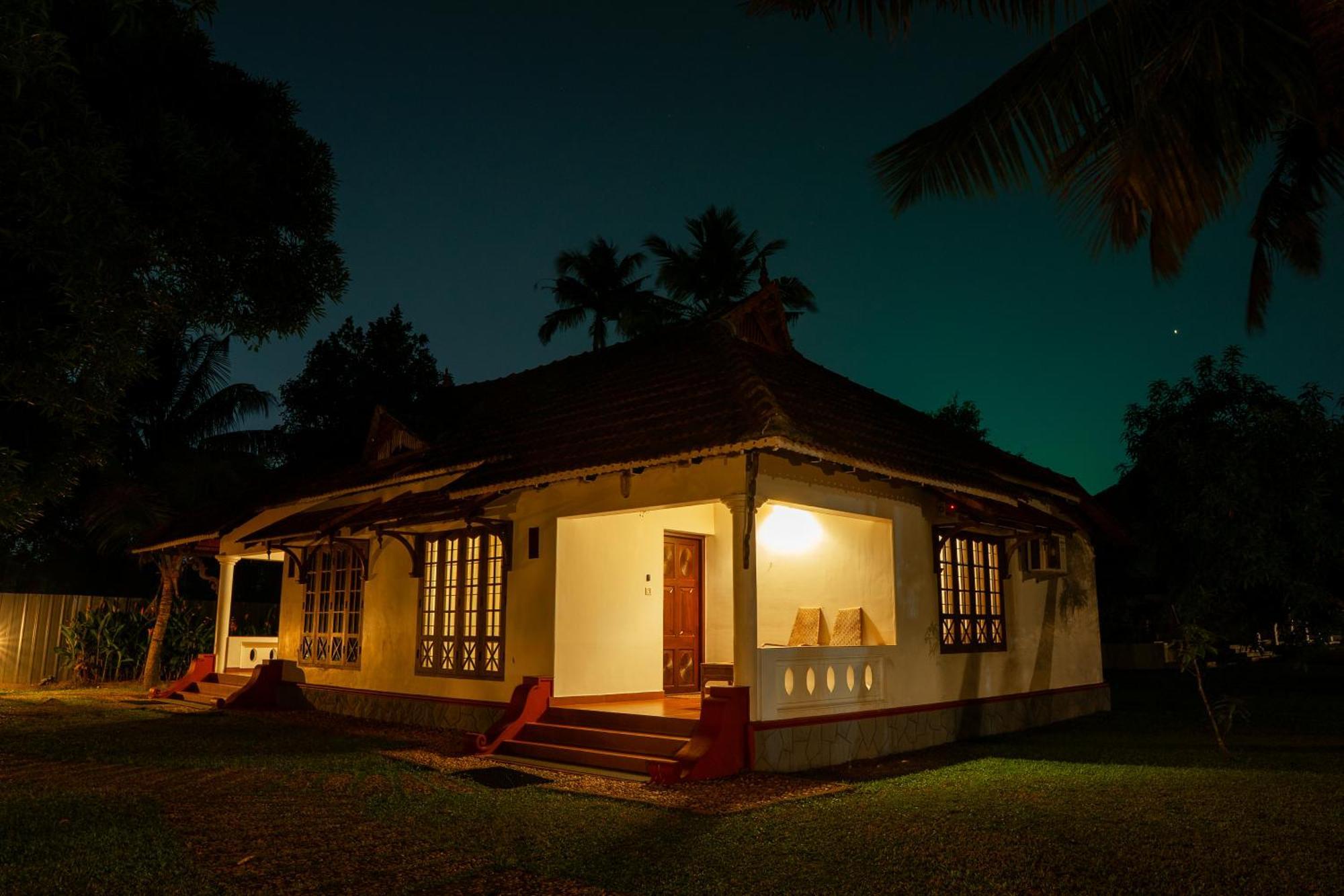 Palmgrove Lake Resort Alappuzha ภายนอก รูปภาพ