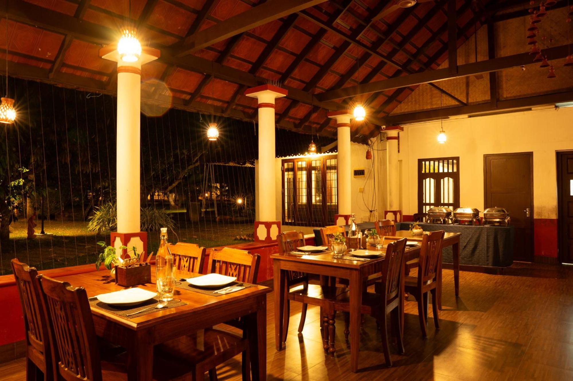 Palmgrove Lake Resort Alappuzha ภายนอก รูปภาพ