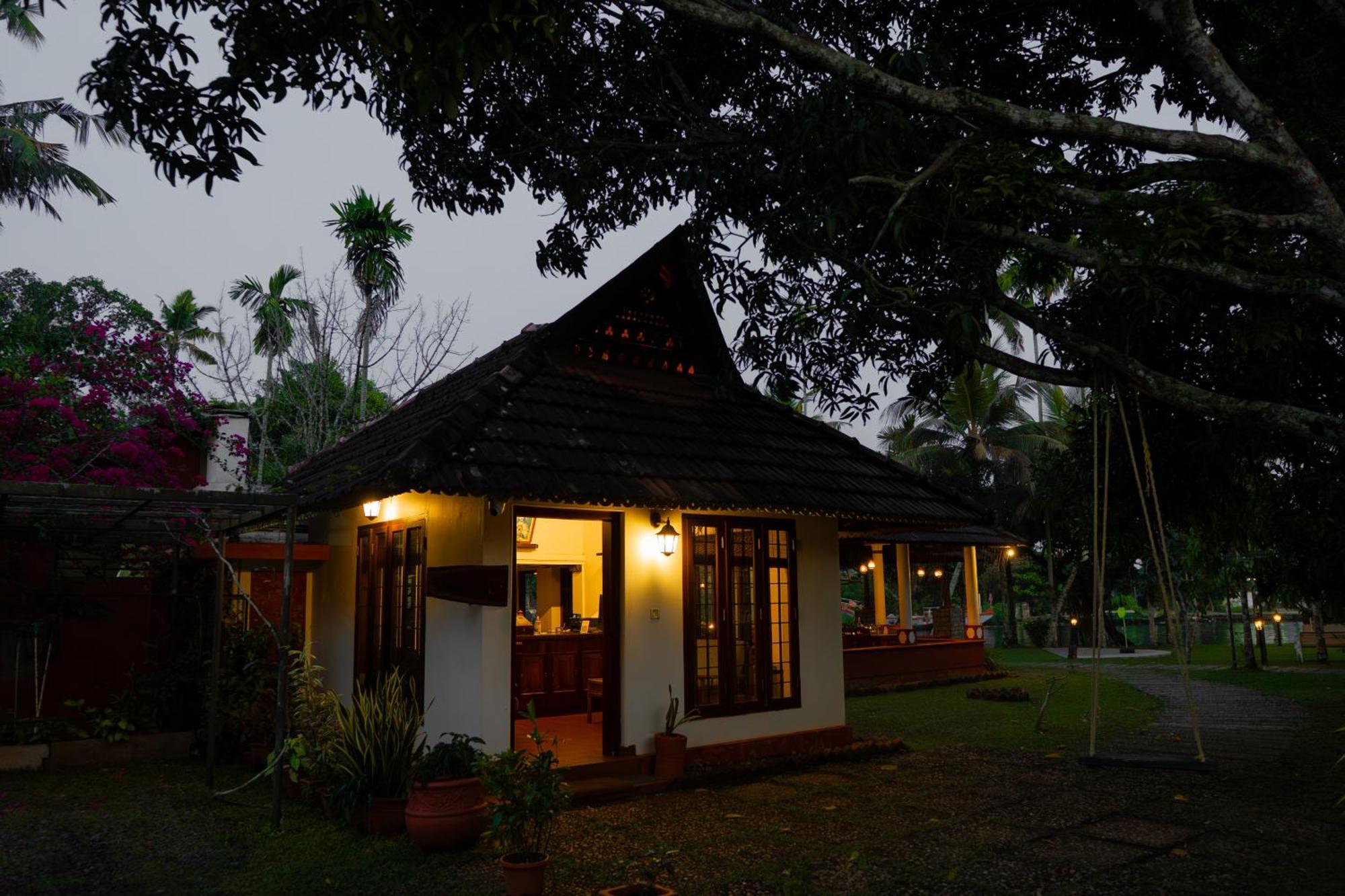Palmgrove Lake Resort Alappuzha ภายนอก รูปภาพ