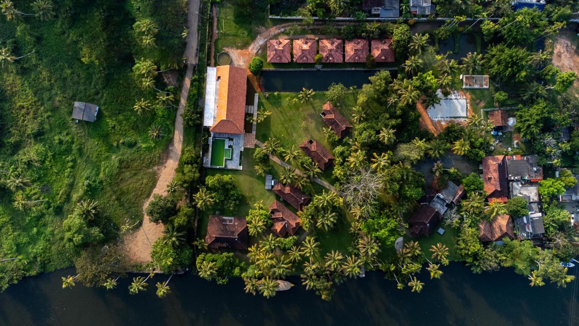 Palmgrove Lake Resort Alappuzha ภายนอก รูปภาพ